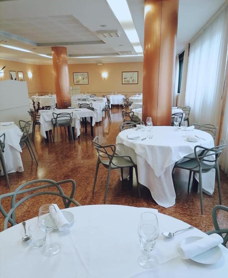 Ristorante Hotel Lucia - 100 Mt Dal Mare Giulianova Exteriér fotografie