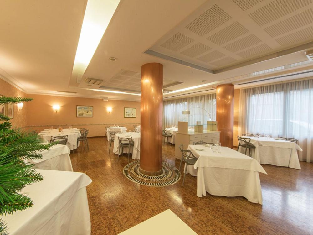 Ristorante Hotel Lucia - 100 Mt Dal Mare Giulianova Exteriér fotografie