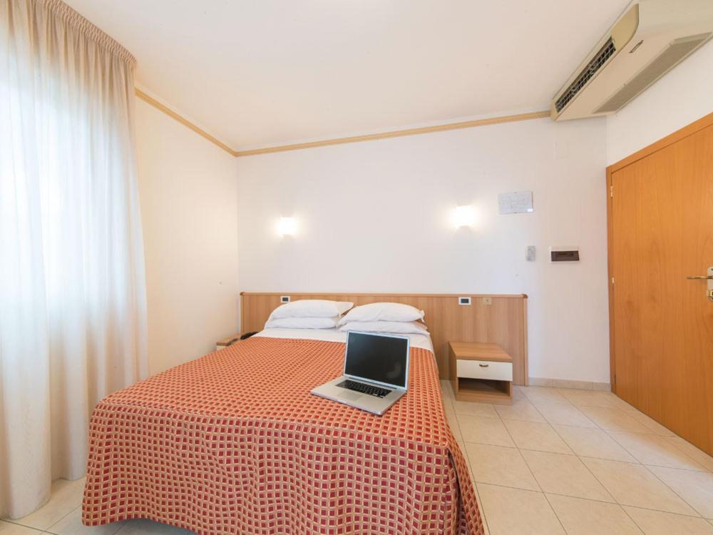 Ristorante Hotel Lucia - 100 Mt Dal Mare Giulianova Exteriér fotografie