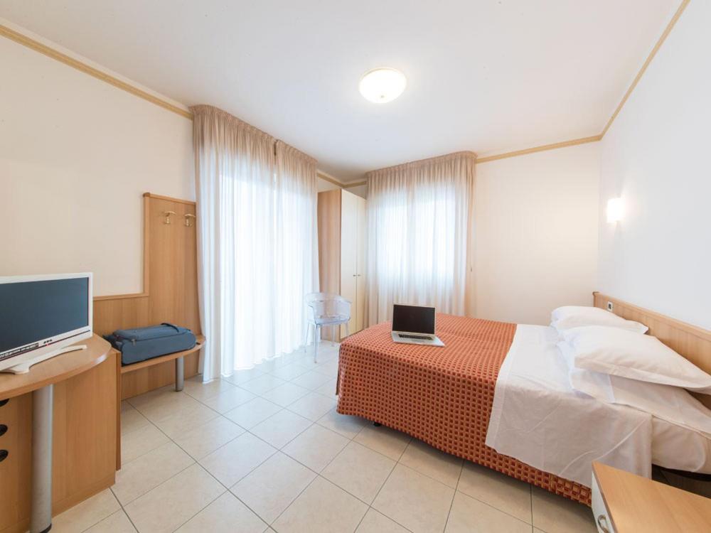 Ristorante Hotel Lucia - 100 Mt Dal Mare Giulianova Exteriér fotografie
