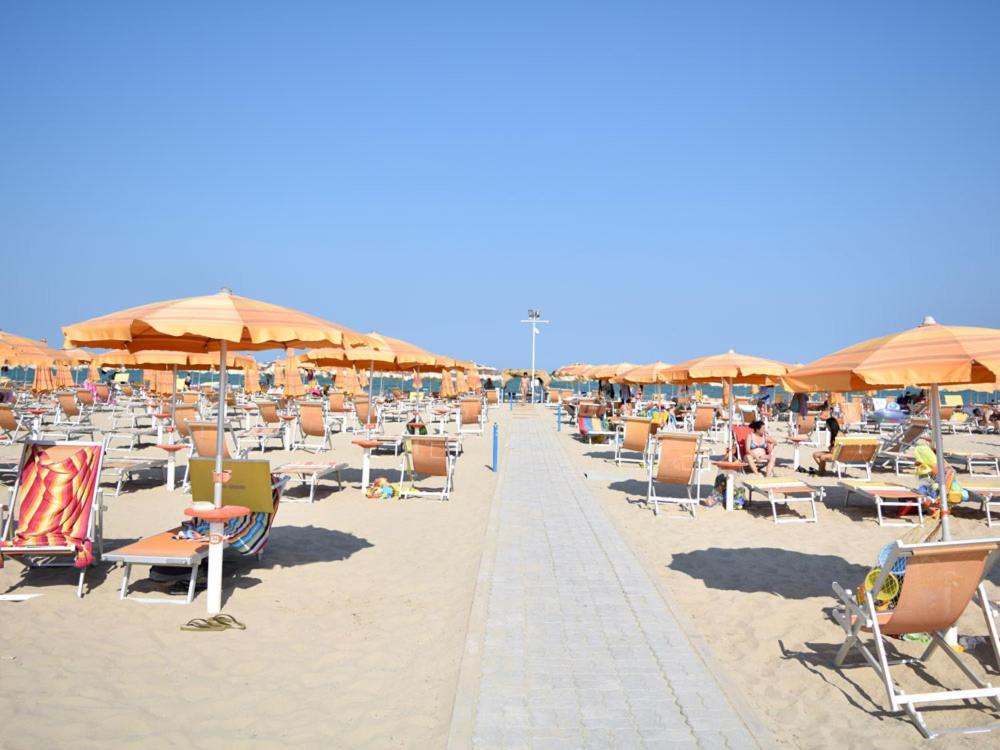 Ristorante Hotel Lucia - 100 Mt Dal Mare Giulianova Exteriér fotografie